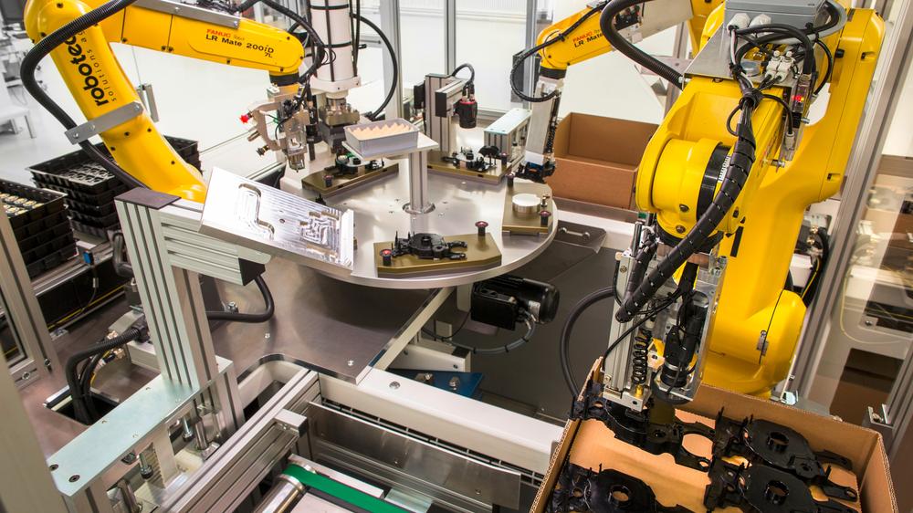 Assembly of Modules with Three Robots and Vision Systems