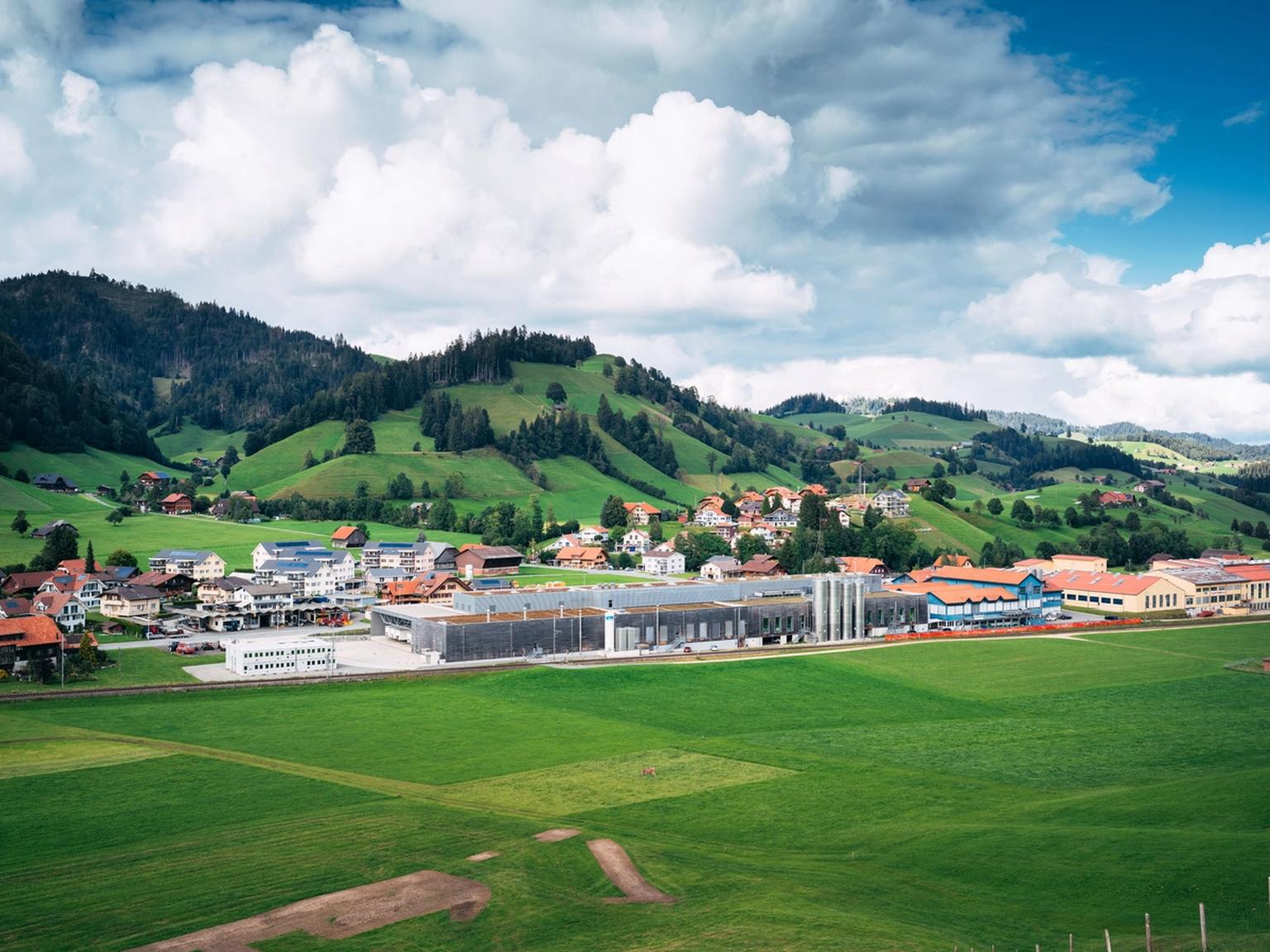 Image de Montage de pièces moulées par injection avec contrôle qualité intégré