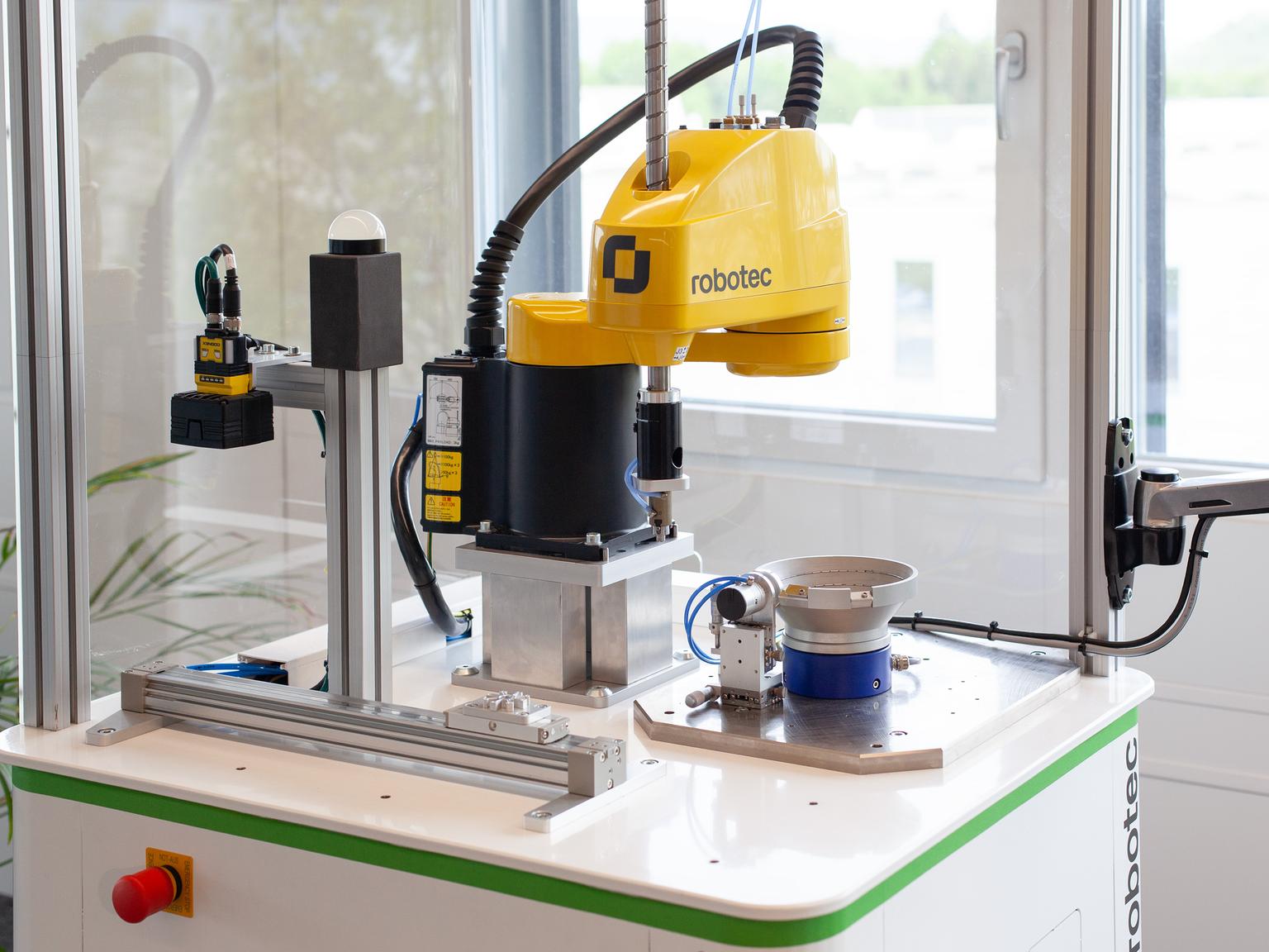 Image of Apprentice project: Demo cell for fast and precise pick-and-place of metal pins