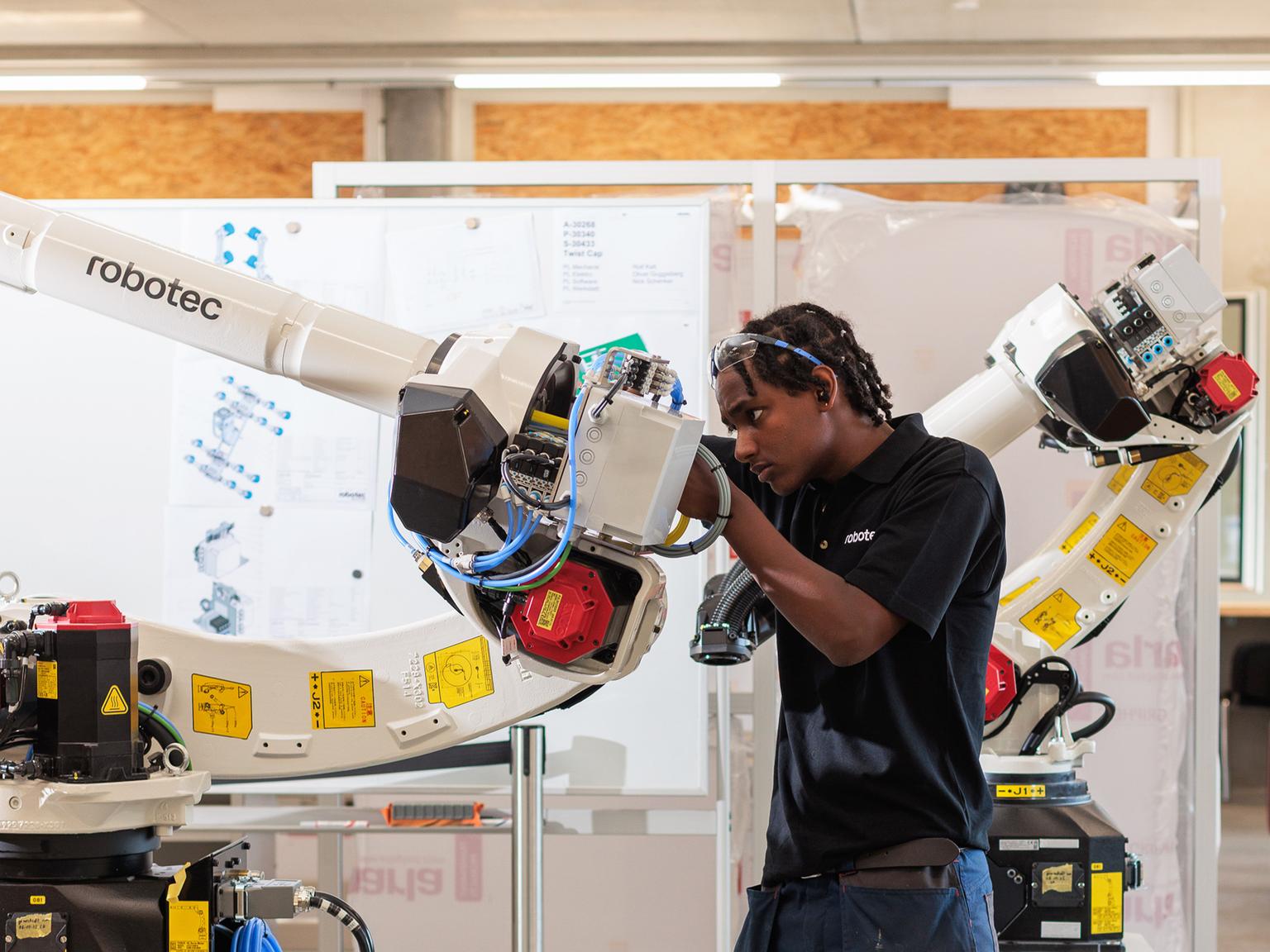 Bild von Wir suchen: Automatiker / Elektriker für Roboteranlagen