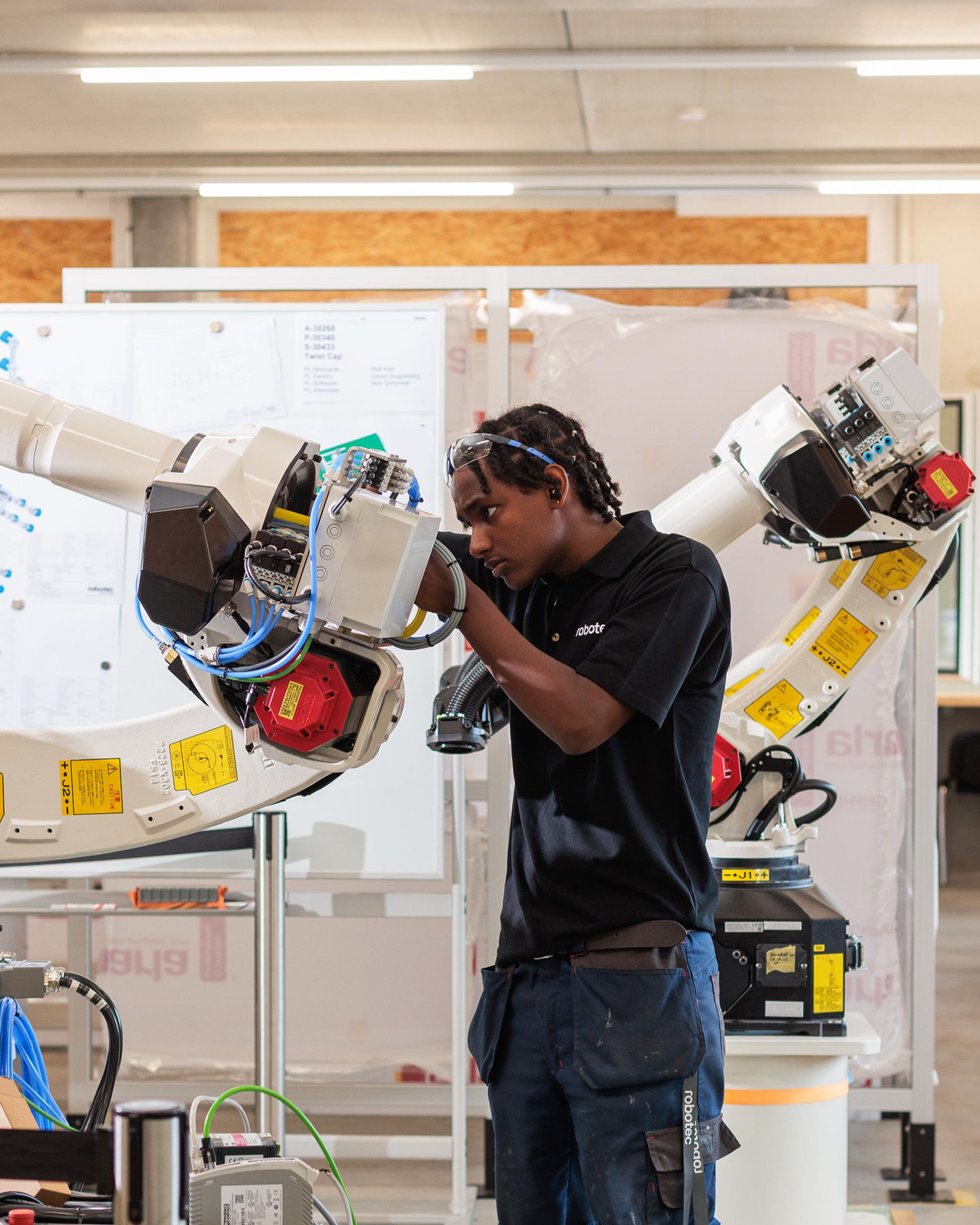 Bild von Wir suchen: Automatiker / Elektriker für Roboteranlagen